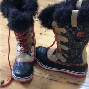 Sorel snow boots size 8